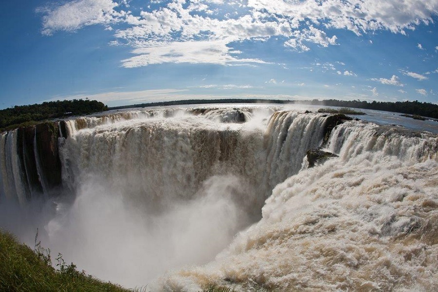 The Devils Throat on the Argentine side of Iguazú Falls The Devils Throat on the Argentine side of Iguazú Falls